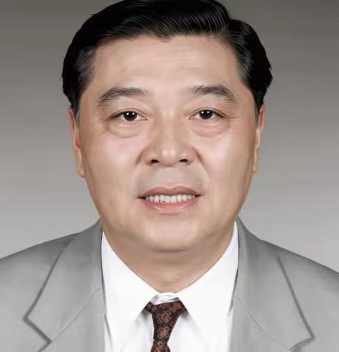 1975年，42岁的县委书记在田埂上盘算修渡槽的事，被骑自行车跑了20里的干事追