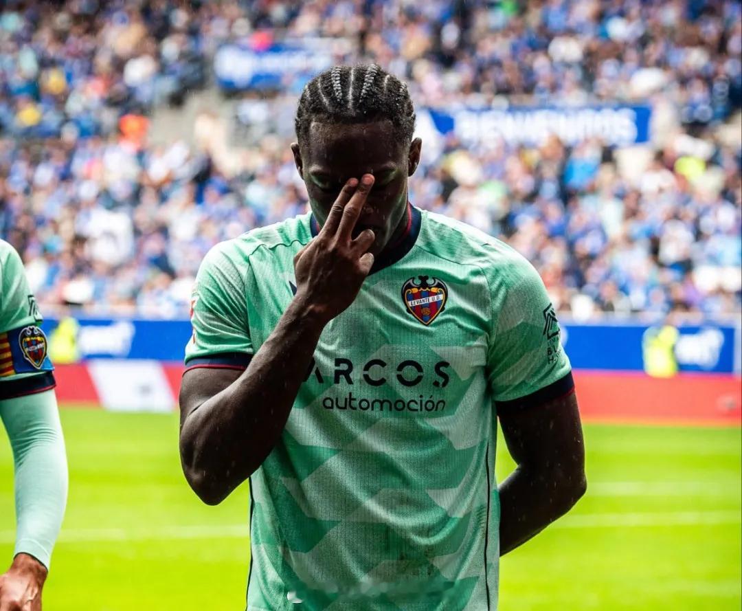 罗马诺发推：埃塔-埃永无意前往俄罗斯踢球，尽管莱万特为莫斯科中央陆军敞开了大门。