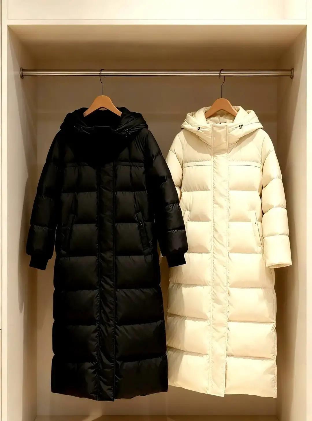 800块鸭绒只值160
 
商场三楼那件灰羽绒服，标价3999，摸一把面料像塑料