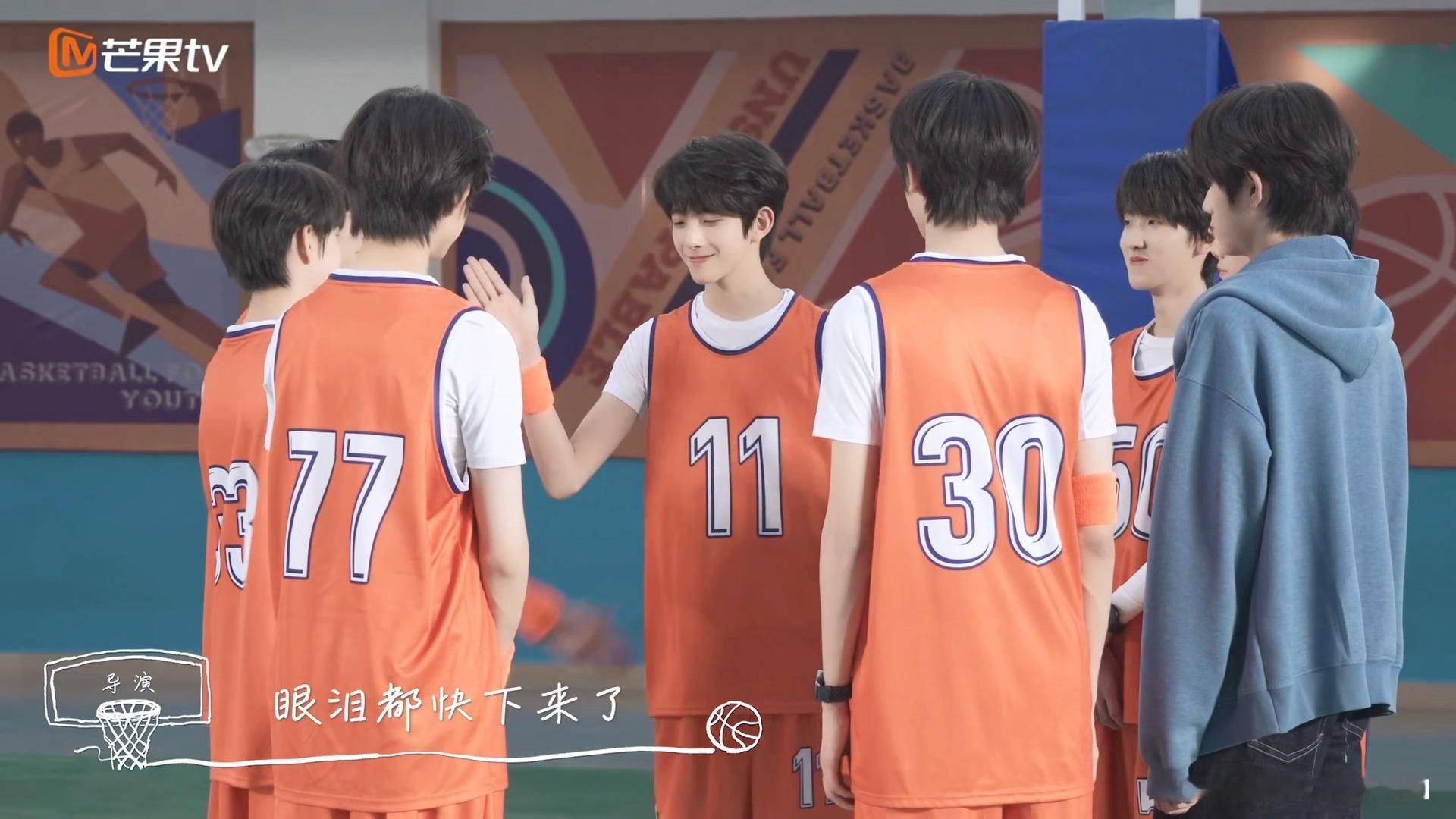 陈浚铭杀青捧花照 陈浚铭《我们的少年时代2》杀青特辑cut～投篮超帅的谢逸舟！ 