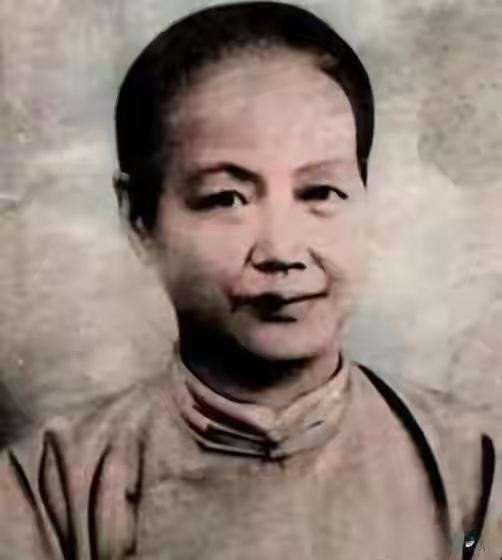 1970年，陈独秀之女身绑油桶跳海偷渡，漂泊十余小时后登岸，迎面撞见警察结局令人