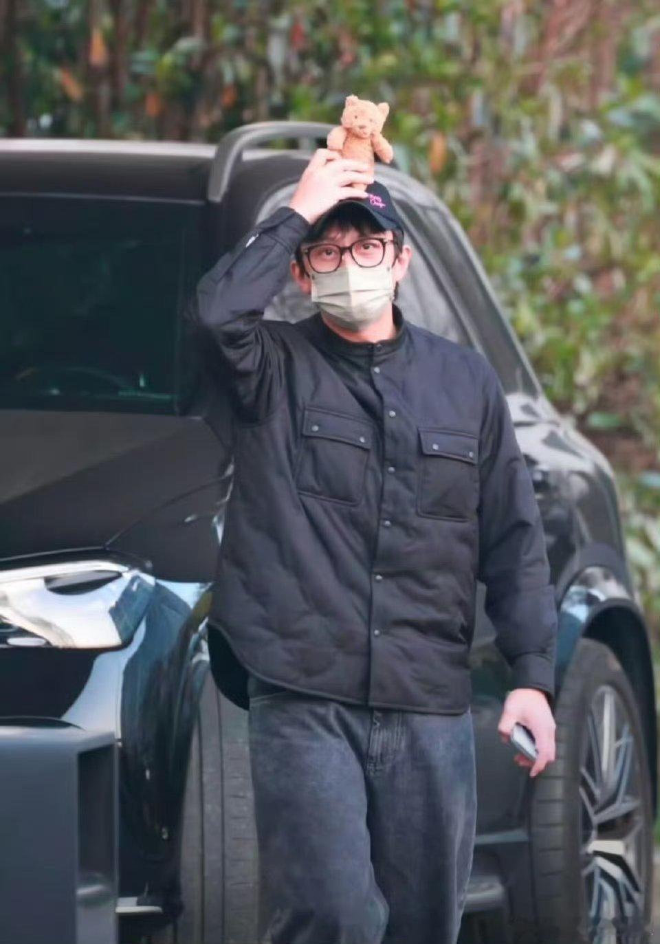 邓超瘦成男大了，跨年那会儿真帅成男大了 瘦下来果然帅啊！ 