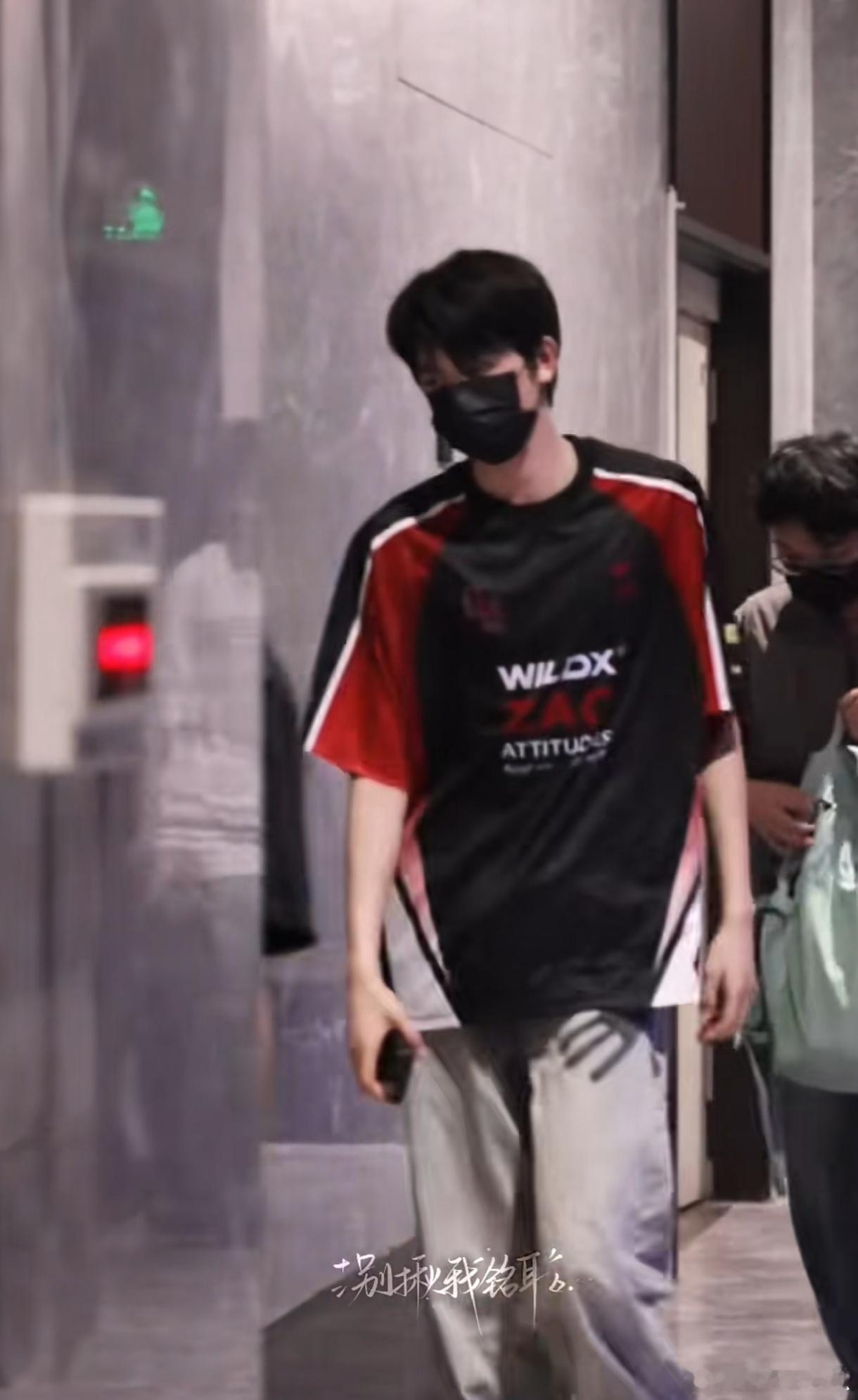 张桂源头发高清看还是帅啊有点成男味了 