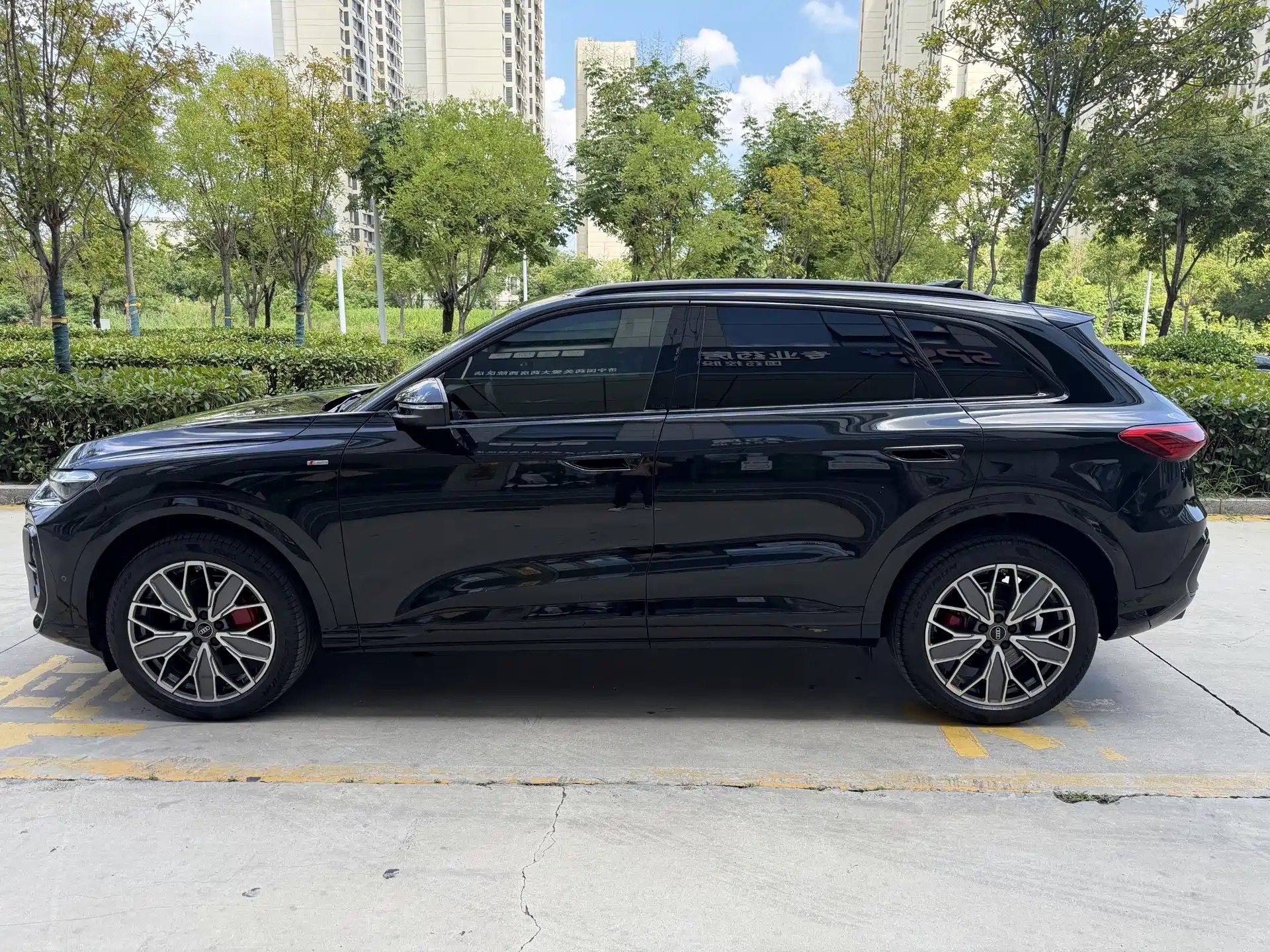 奥迪Q5L，豪华中型SUV常青树，我的观点是，均衡稳重，兼顾家用商务，属于不会出