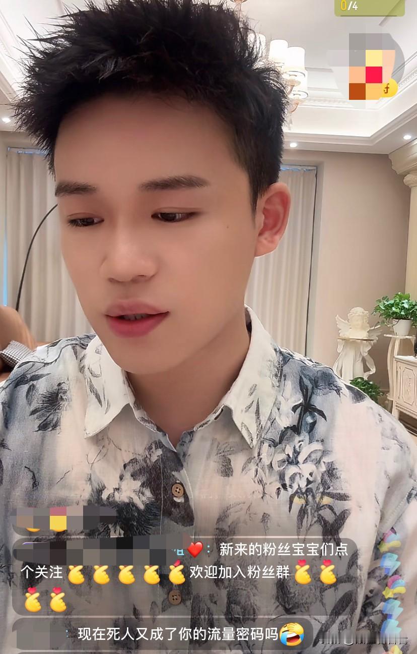 孟贺直播间语出惊人，再提大S，他称给大S讨回公道不是一个人的事。
今天许久没露面