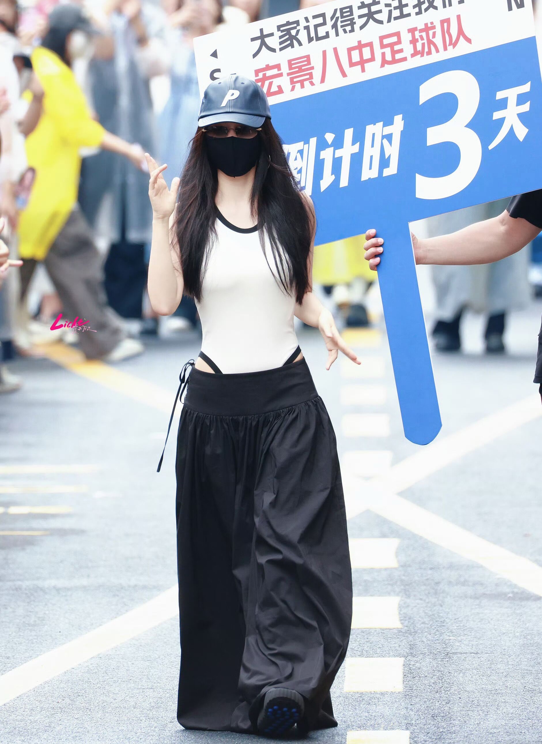 让我看看窝鱼，昨天又从衣柜翻出了哪些漂亮衣服… 