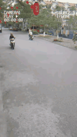 简单一个视频，主角是谁
大娘慢慢悠悠迎上去，本想碰瓷赚点，结果人家电车停下来了，