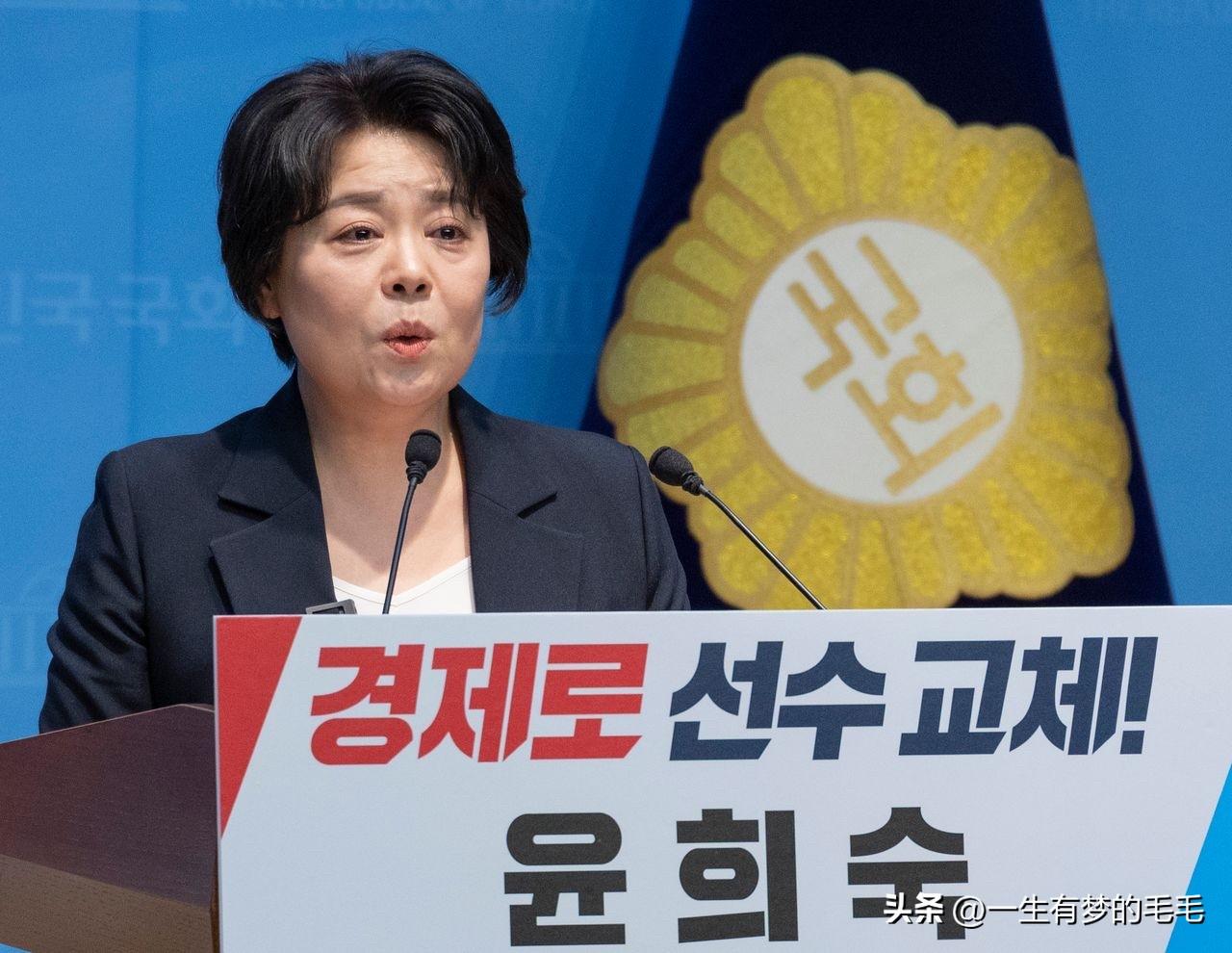 4日，韩国国民力量党议员尹熙淑正式宣布参选首尔市长。她表示：“现在正是更换能主导