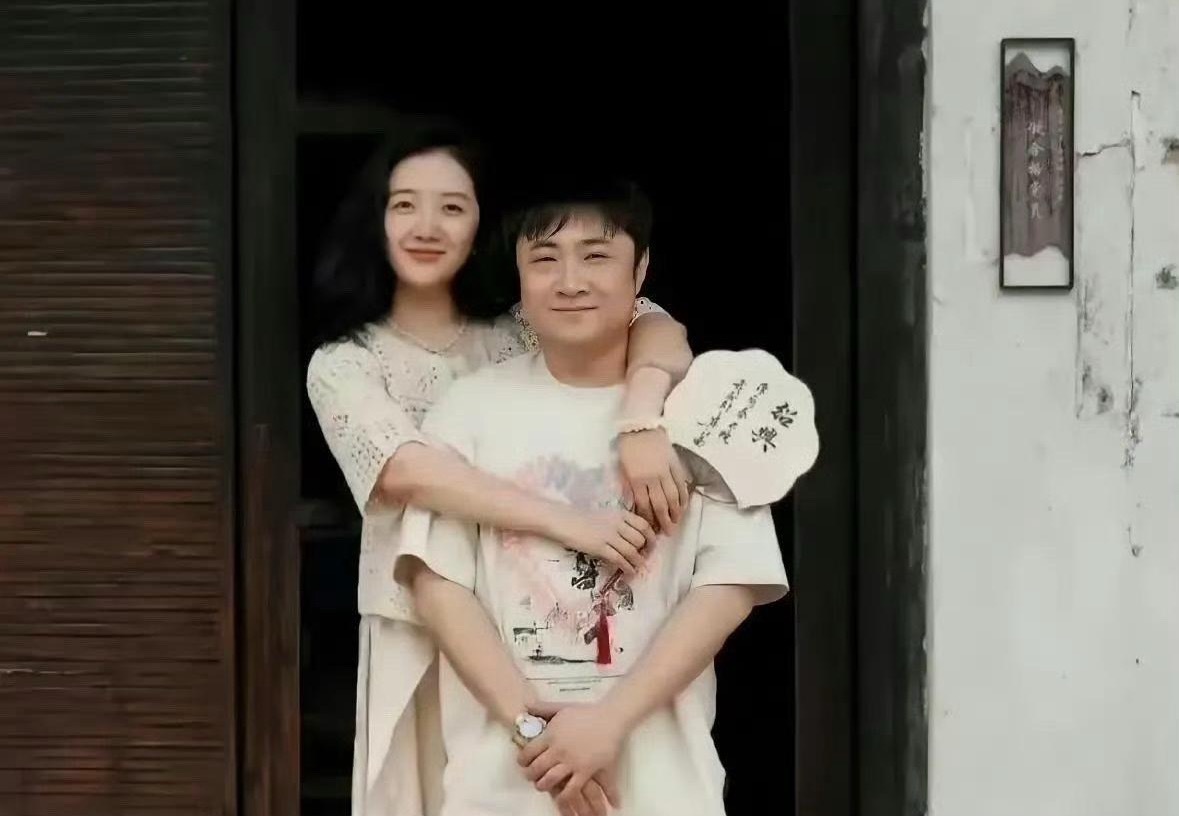 乔杉基因太强大了，两个孩子的模样、胖瘦都像爸爸，根本和妈妈就不沾边 