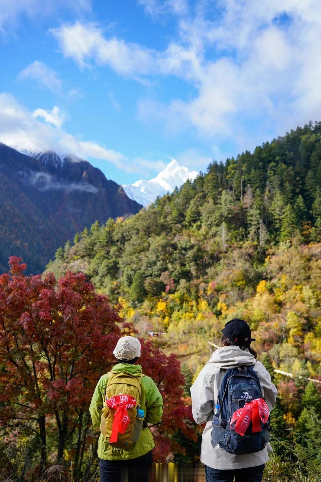 #徒步雨崩#雨崩转山节，一次专属于户外旅行爱好者的盛会！10月21日起，10期连