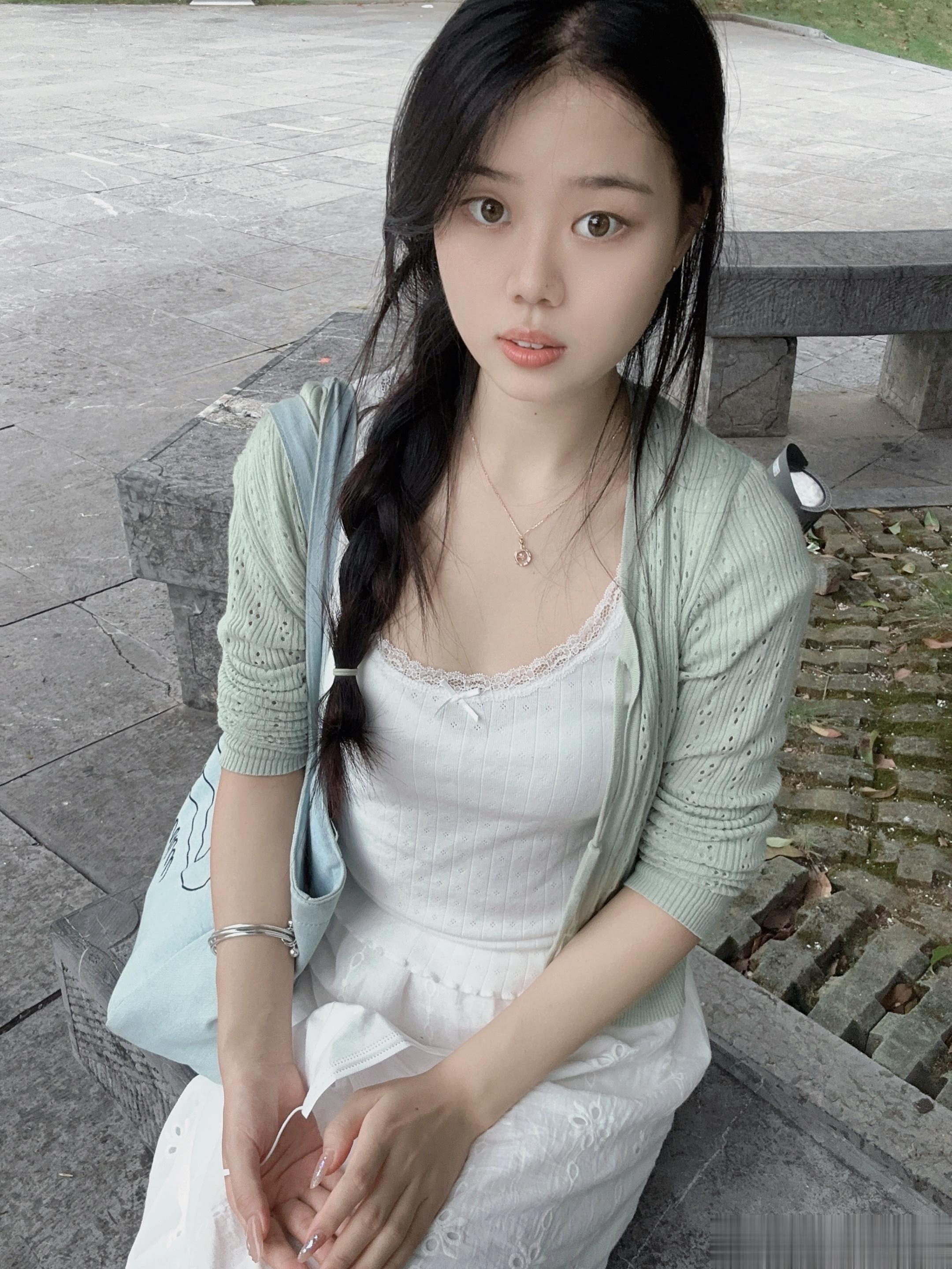 喜欢在公园走走停停这种感觉自然舒适真的很舒服[笑哈哈] ​​​