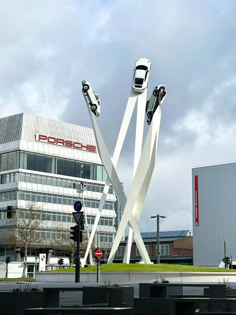 懂车之道讯 懂车之道快讯，保时捷汽车发布最新数据显示，2025年前三季度全球市场