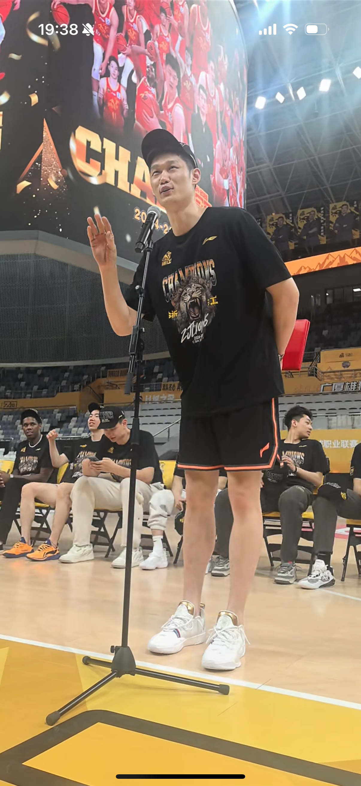 广厦男篮队史首冠广厦男篮球迷答谢会广厦男篮球迷见面会，胡金秋代表发言：从我来广厦