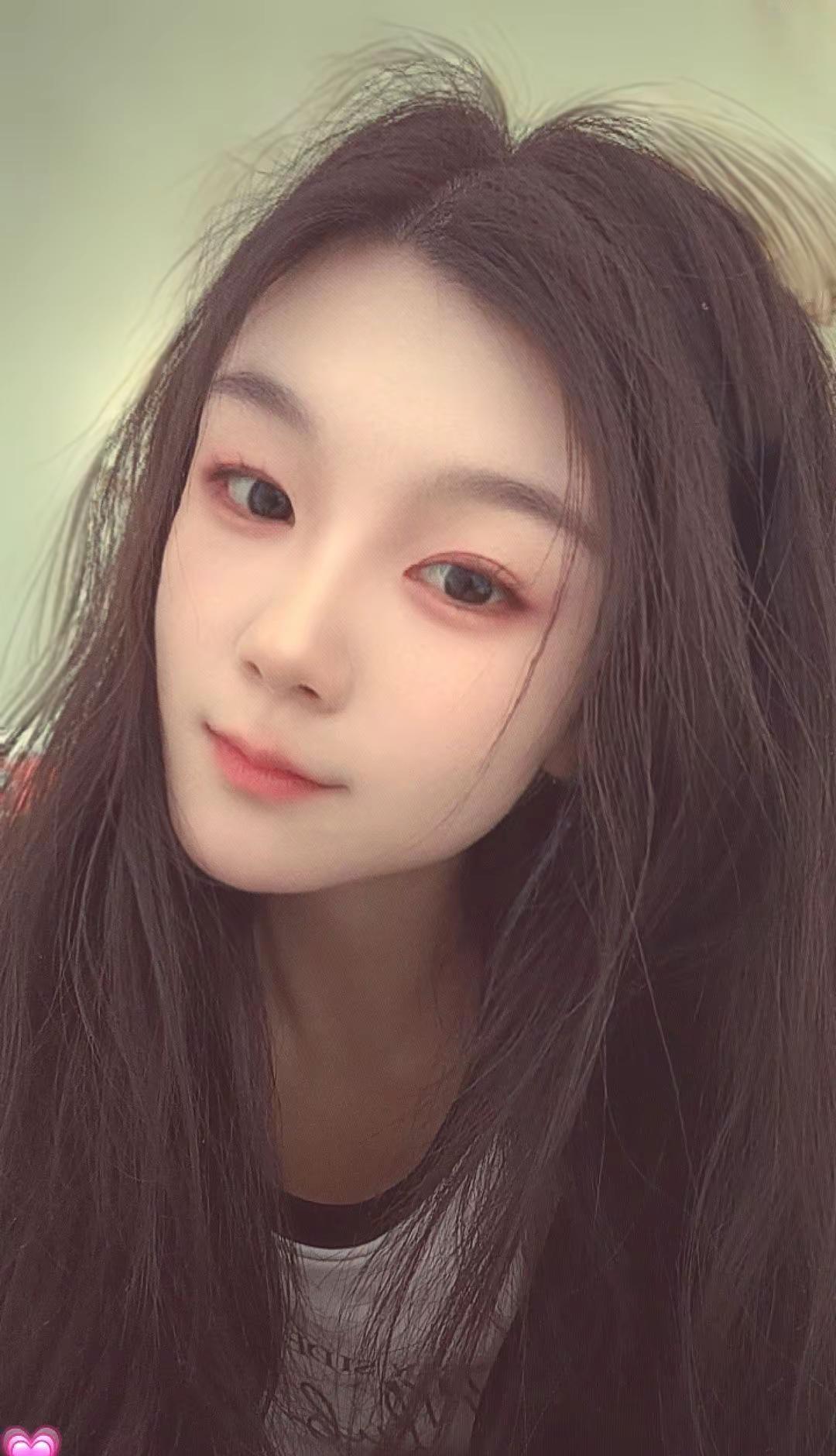 亲爱的老己  今年做个温暖的人以最大的平静去爱我们不确定的生活人静   心安  