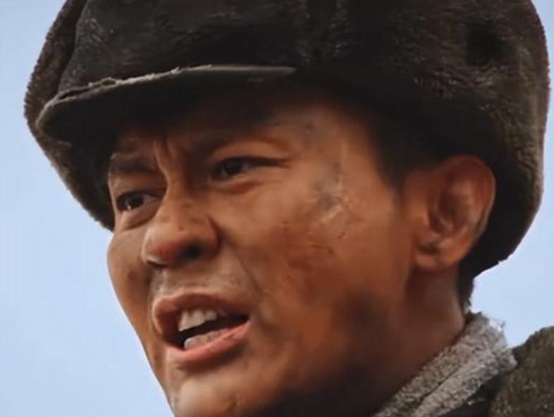 没想到平台涌现出那么多文章质疑《战旗如画》，有质疑造型的，有质疑战术的，还有质疑