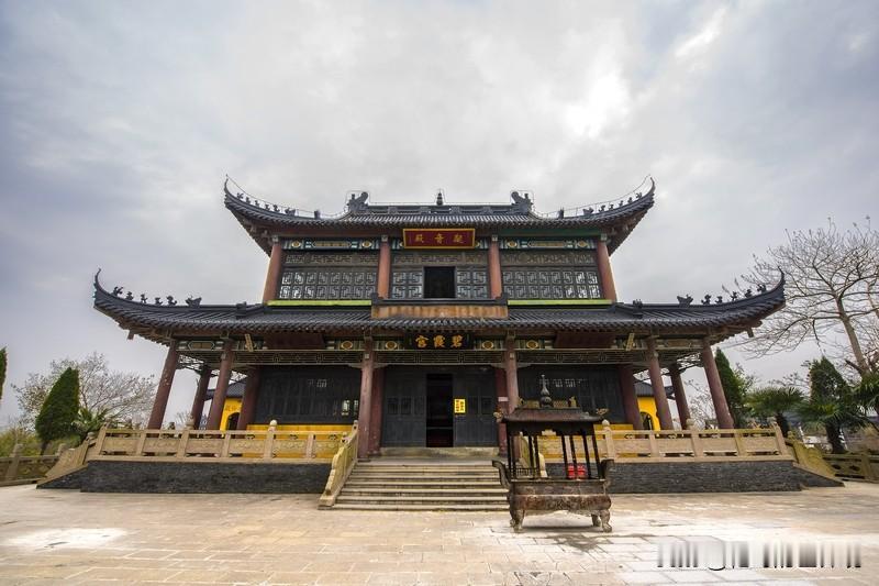 天王寺的由来及传说
     天王寺，位于四川省阆中市沙溪街道办事处五丰村与21