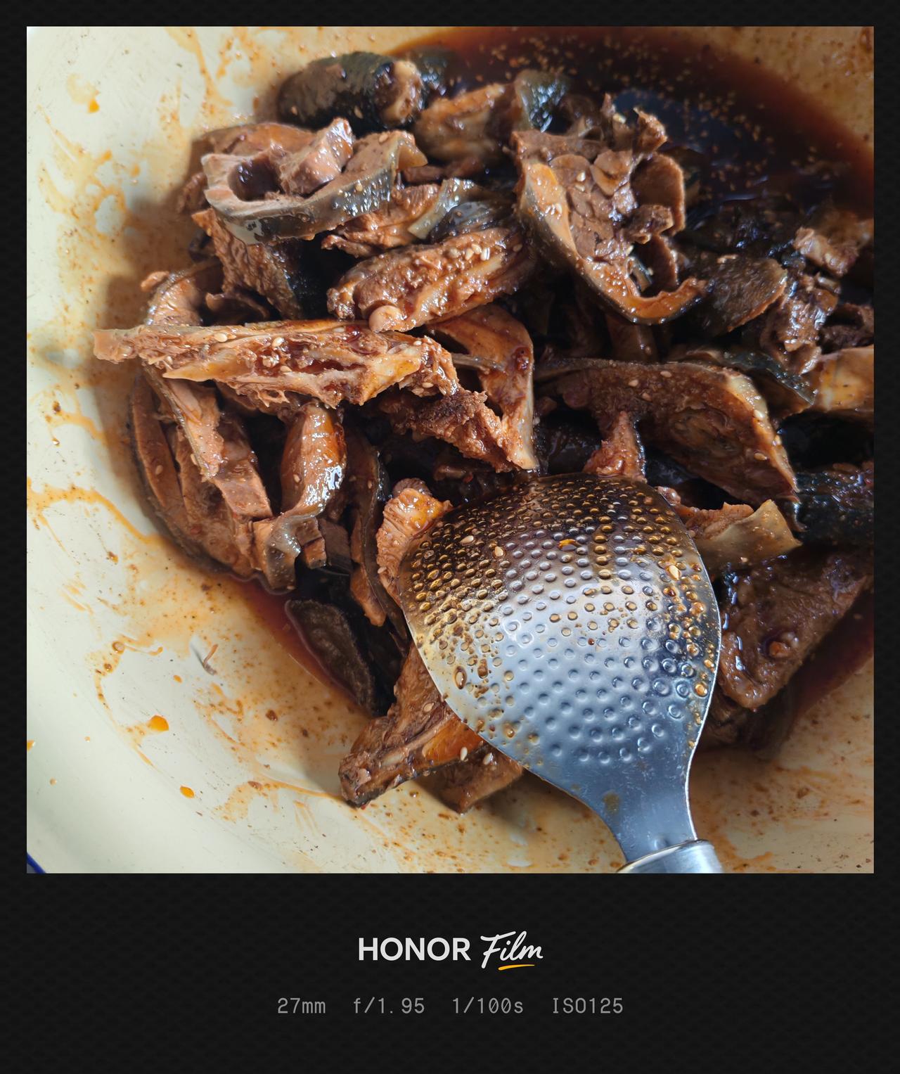 提到麻辣鸡，没人能抗拒那麻得过瘾、辣得酣畅的诱惑！作为街头巷尾的“流量担当”，它