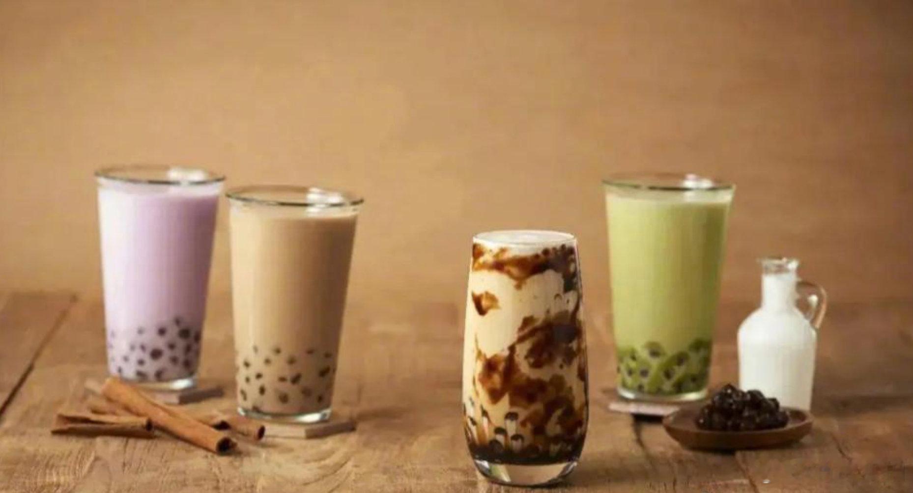 【新茶饮门店近1年净减少超4万家】据窄门餐眼监测数据，2024年12月至2025