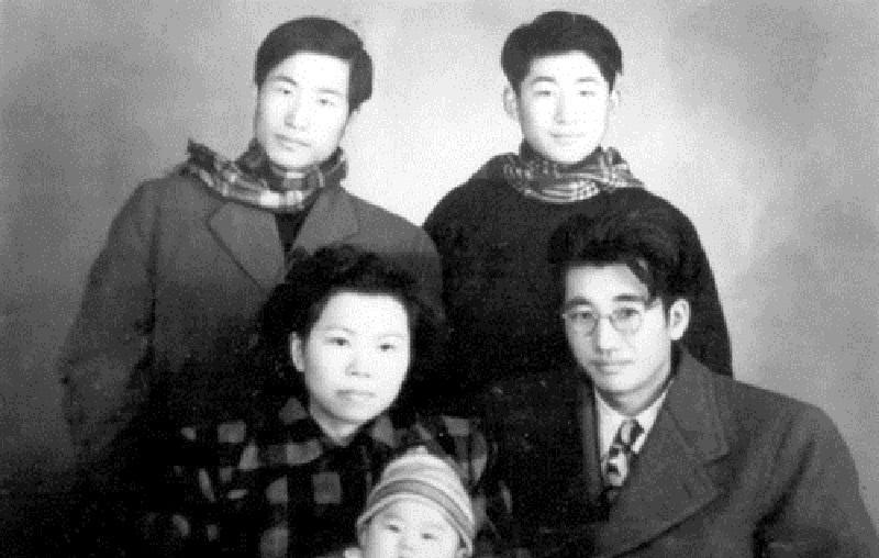 因夺妻之仇愤而从军，二十二年后他已贵为军区副司令，再回故乡恶霸会如何自处？
19