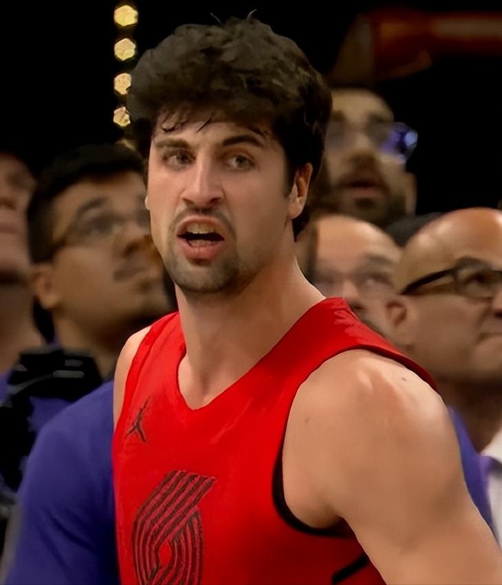 开拓者晋级！阿夫迪亚太凶了！

最后时刻，所有人拉开，一突一个准，且被犯规后最后