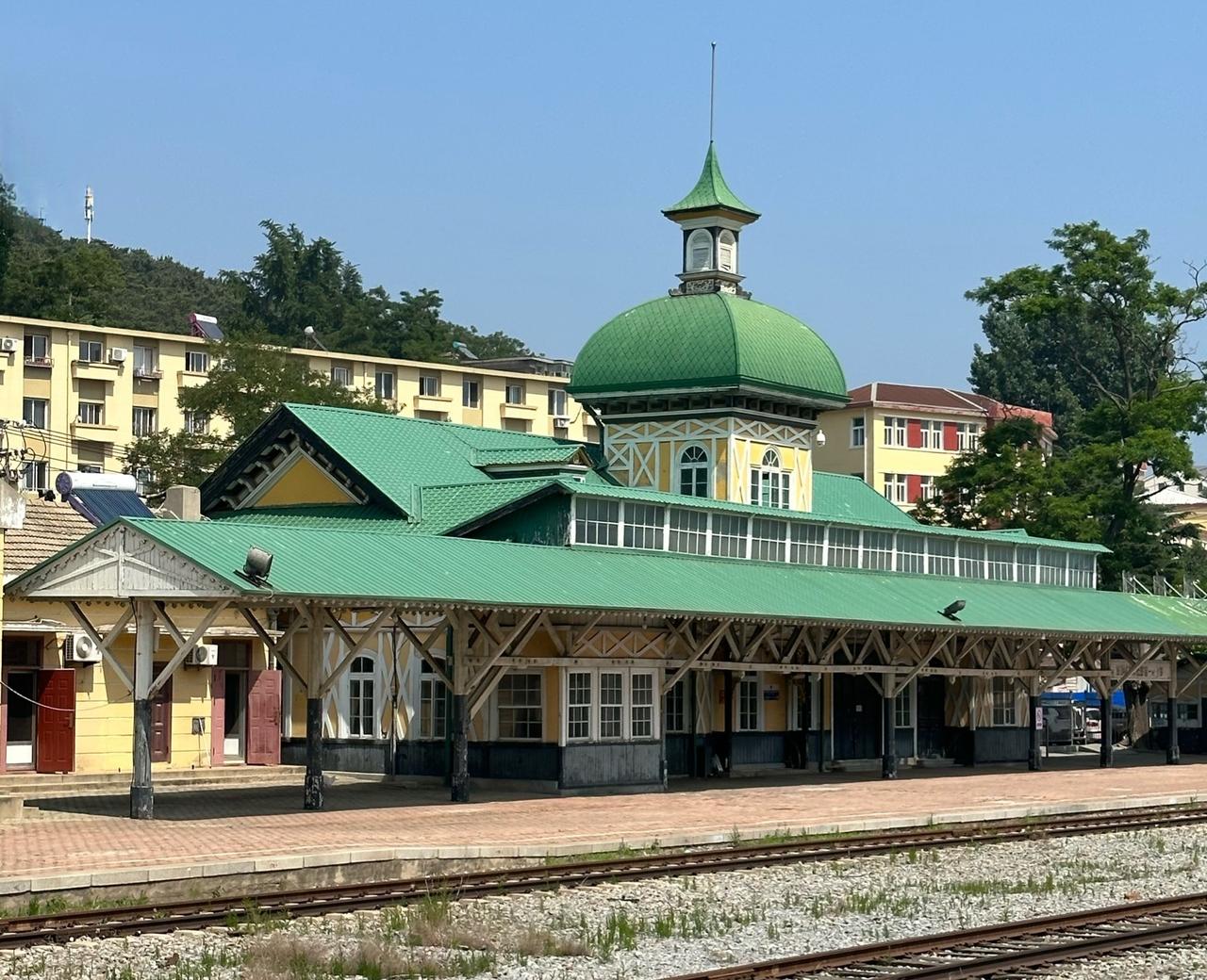 旅顺口区发展前景一片光明。它地处东北亚交通要冲，有大连国际机场、大连港，交通网络