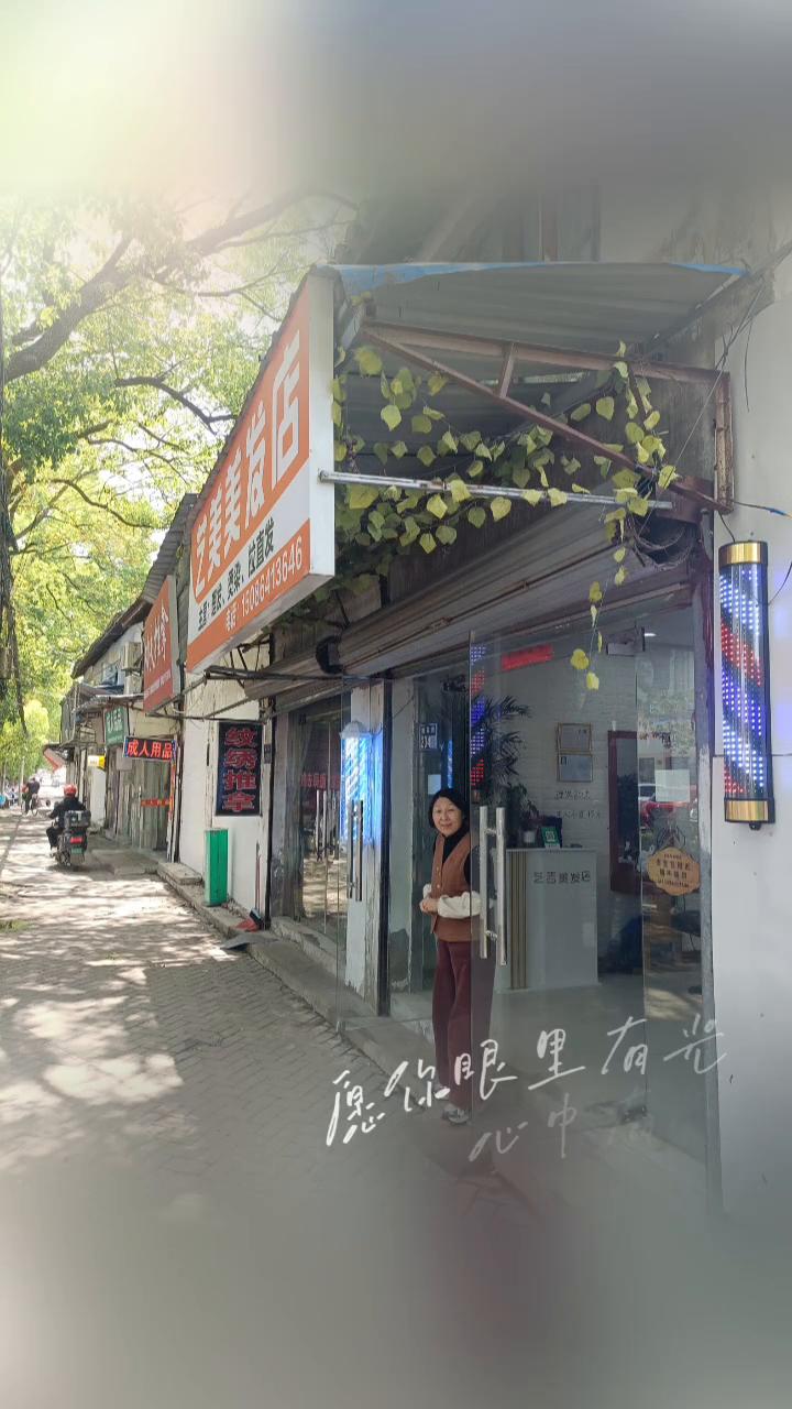 浪漫五月已经抵达，人生的故事写在四季里。愿你一路出发，一路繁华。愿你眼里有光，心