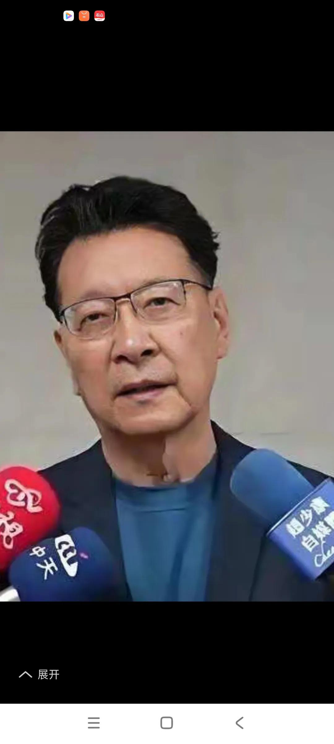 发现赵少康这人不靠谱，爱出风头，脾气又倔，这个国民党内斗内行，外战外行，看来是真