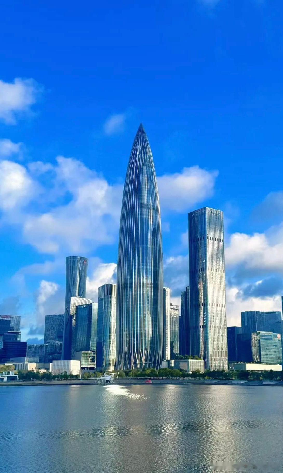 结合我们服务低空经济赛道的实战经验，给想在这个赛道扎根的创始人提个醒：现在不是盲