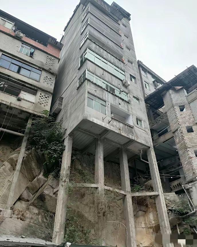 这房子一般人不敢住，敢住的绝对不是一般人。就算给我十个胆，我也不敢……