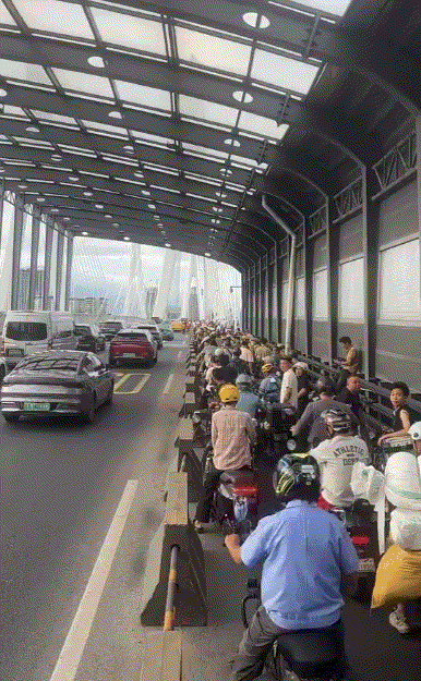 十万电鸡过洛溪！
洛溪大桥作为连接海珠与番禺的重要通道，是为数不多电动自行车可以