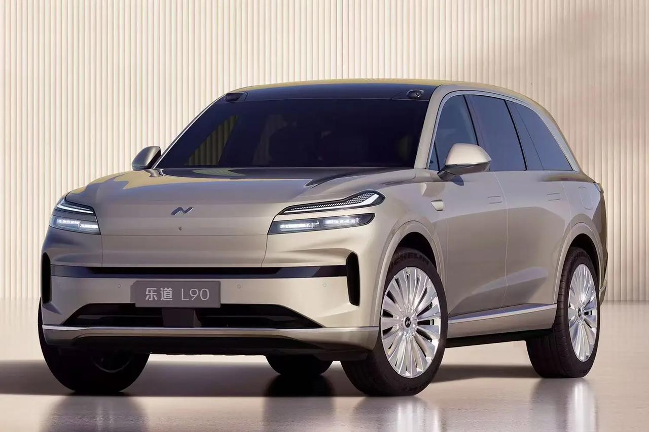 乐道L90销量下滑，跟颜值有很大的关系。

12月份卖了4105辆，11月份卖了