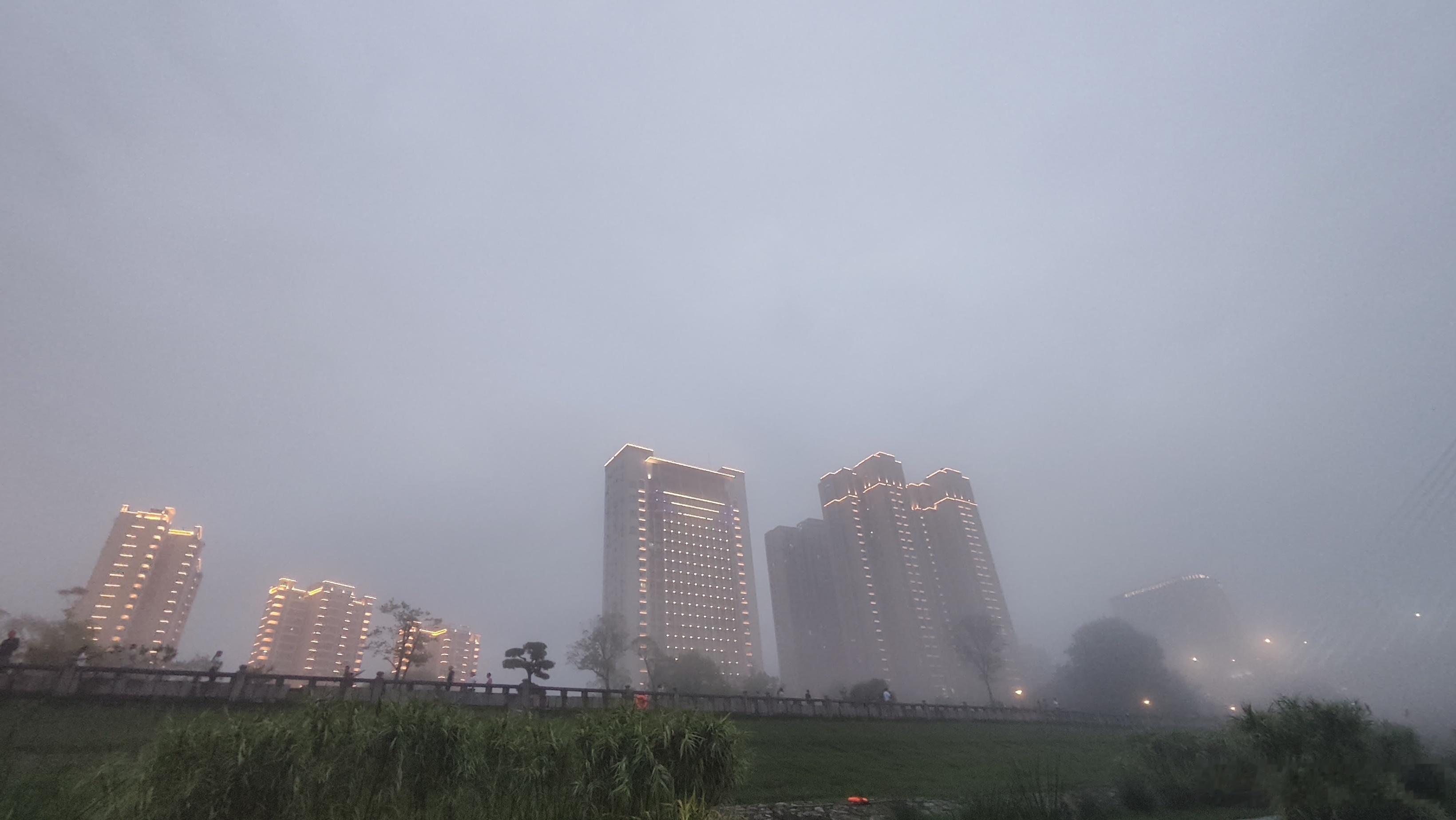 晚安你已连续晚安问候2152天。美好的生活，不是因为没有瑕疵，而是在于懂得取舍！