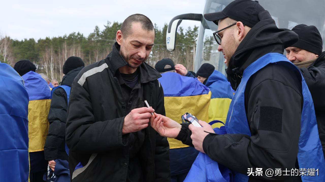 昨天又进行了一次交换行动，另有 300 名乌克兰军人和两名平民从俄罗斯战俘营中获