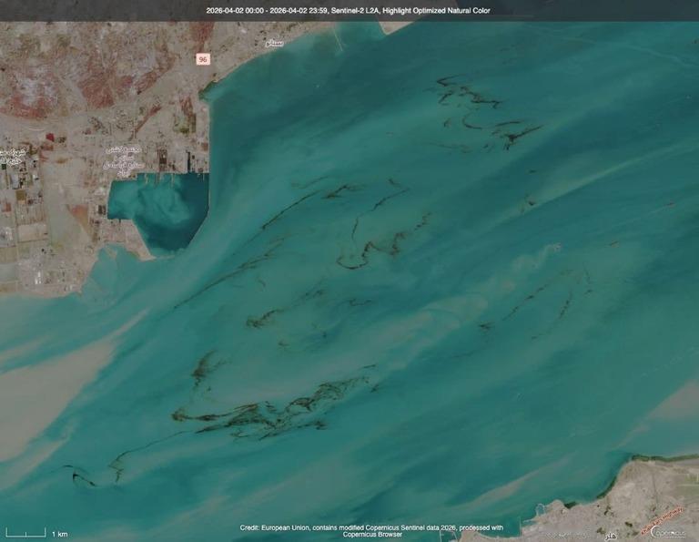 原油泄露的生态灾难，打仗的人是不会考虑
特别是对居住在伊朗沿岸的人们来说
他们赖