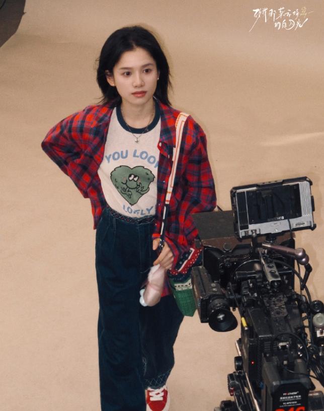 张婧仪陈靖可领衔主演的《致我那菜市场的白月光》开机！
张婧仪最近接的两部剧，基本