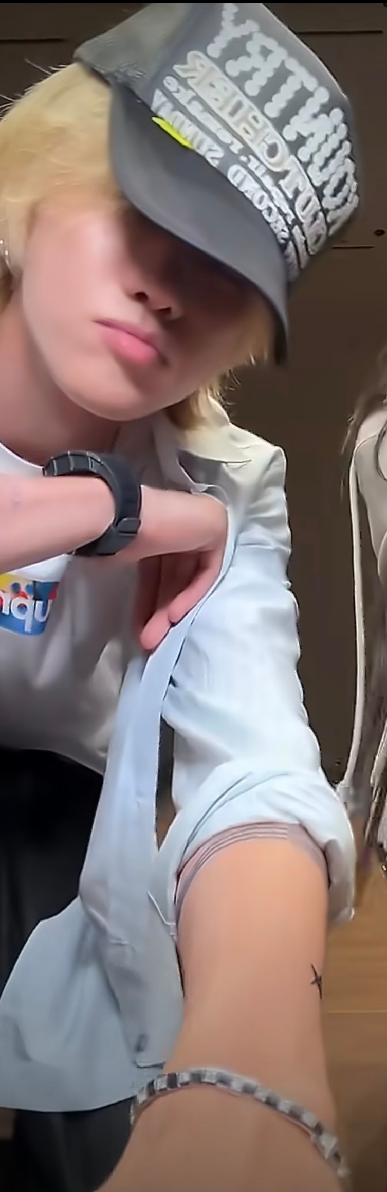 这个衣服好眼熟，原来不仅是和cha It's me同一天，还是带娃综艺那天的 