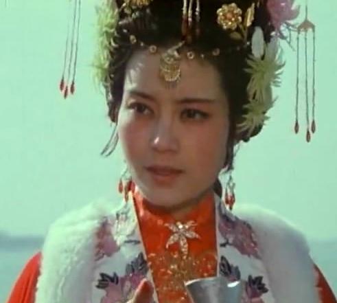 电视剧里，最作的两个角色:
一个是李寻欢，你要报恩你自己嫁给龙啸云好了，让林诗音