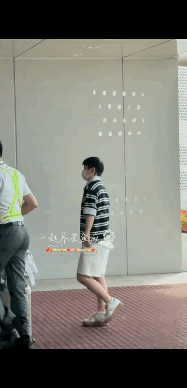 7.14日，莎莎出发，开始长沙全锦赛之旅！
​莎莎现在的穿搭，每次都会有不一样的