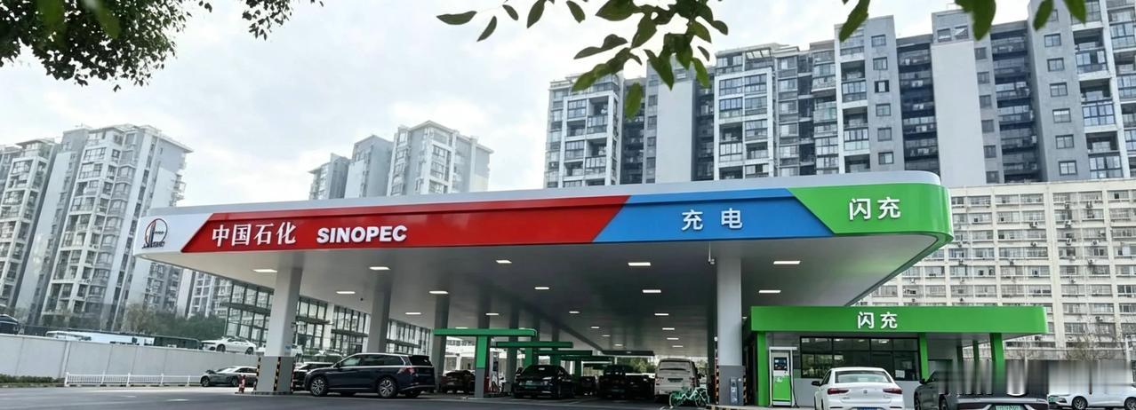 新时代来了 

BYD的闪充站已经铺了 6000 多座了，不出手则已，一出手就是