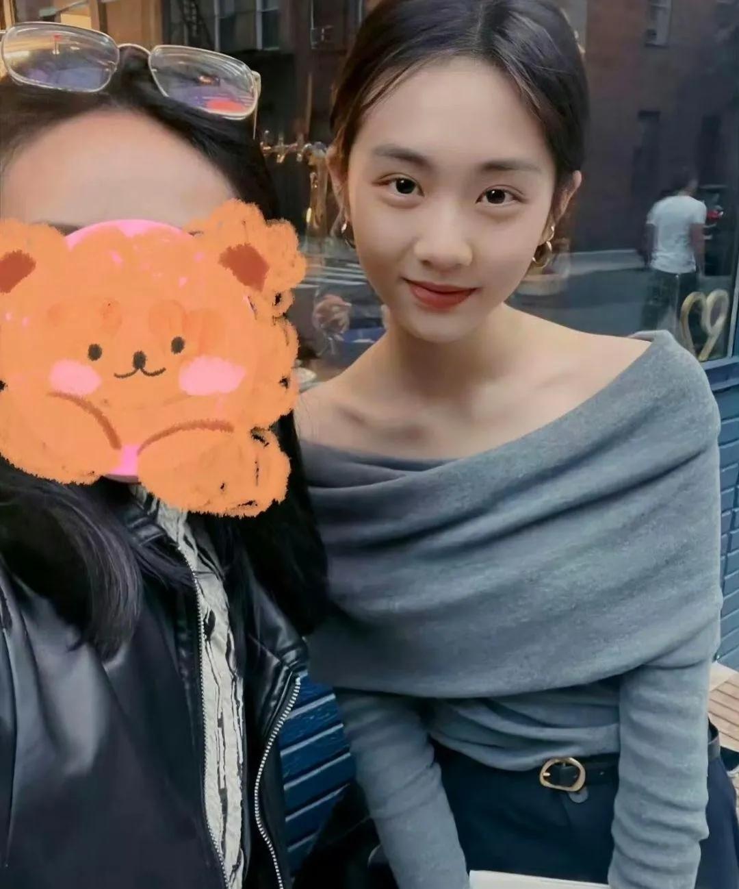 黄多多真的继承了父母的颜值，美的如此轻松，说她是星二代里星味最强的没人反对吧！