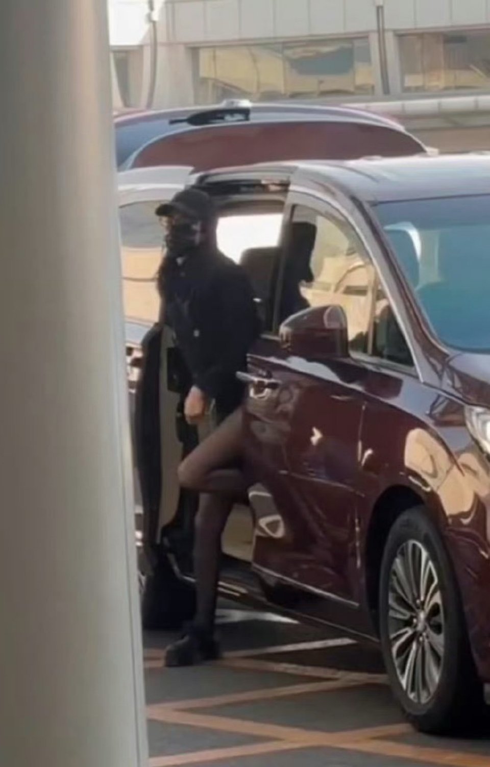 迪丽热巴黑丝长腿好辣