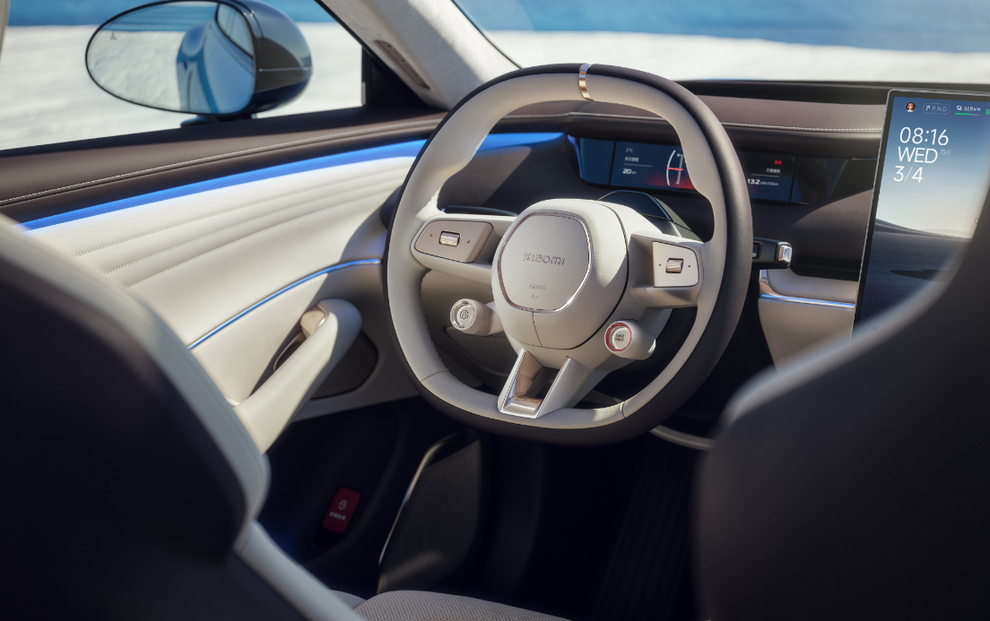 这个配色的灵感来源于砂陶工艺，整体的配色饱和度比较低，而且能看出来工艺装配细节还