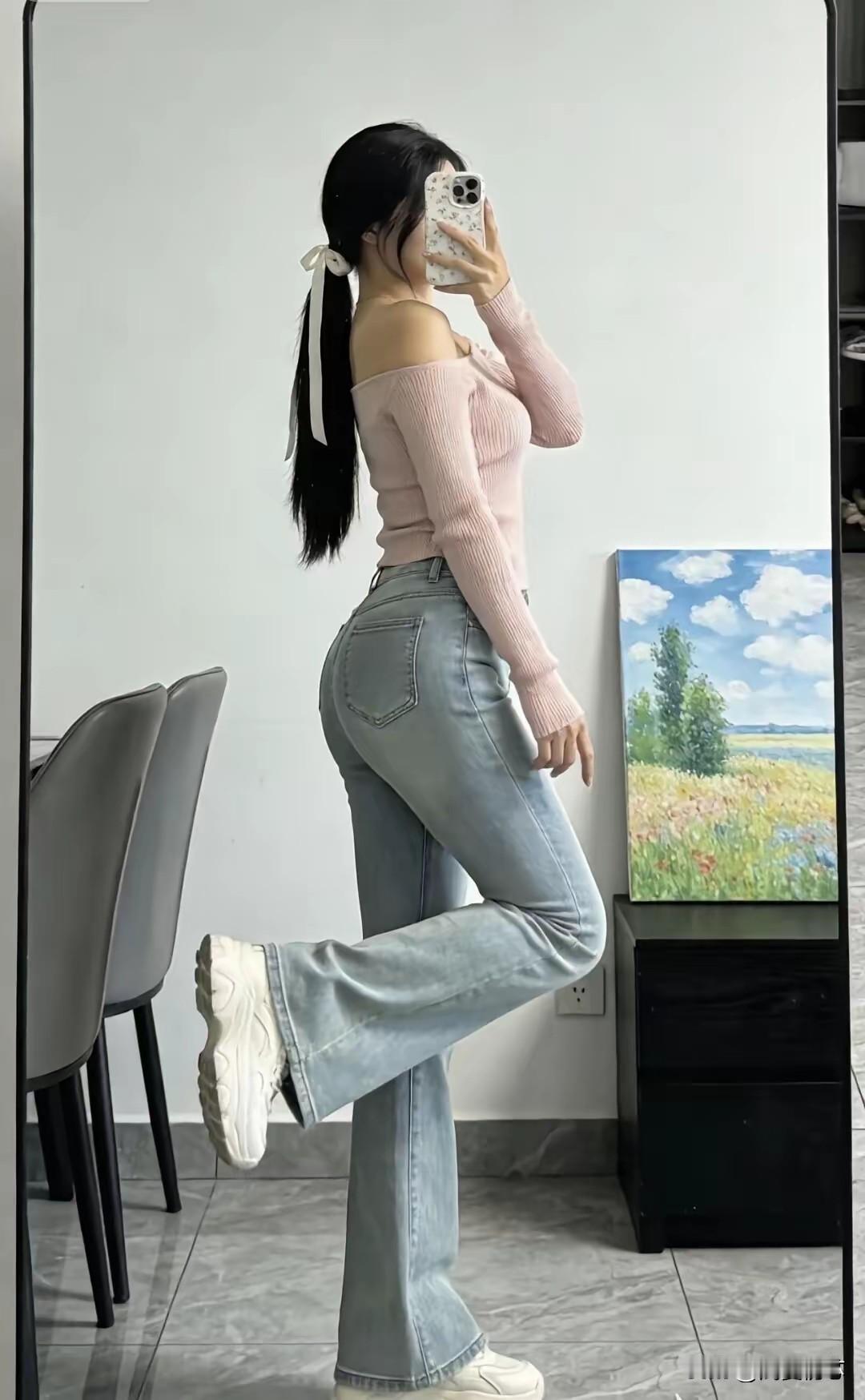 少女心爆棚的自拍，粉色毛衣+牛仔裤，元气满满！💖