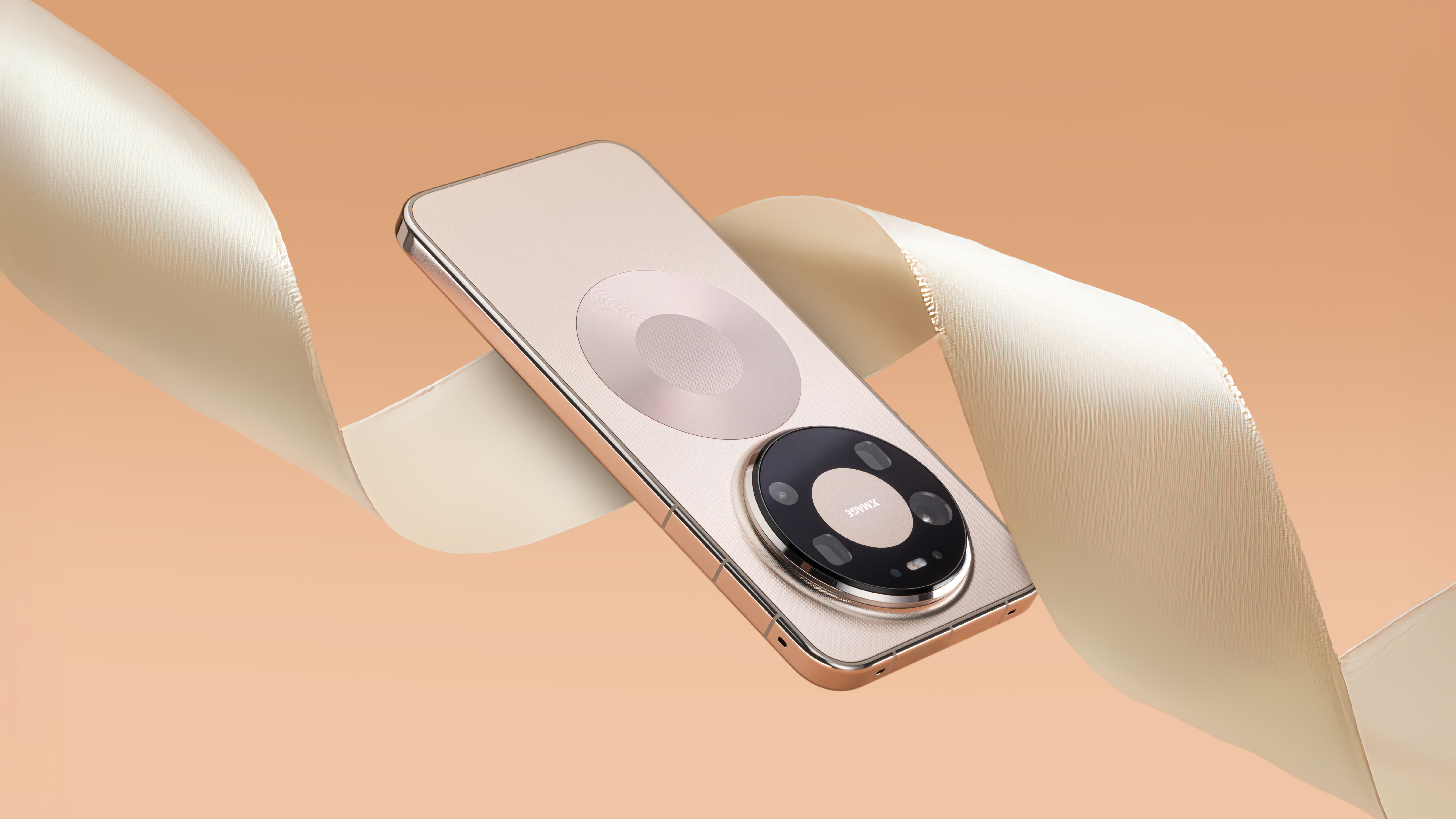 给华为Mate 80 Pro Max「极昼金」拍个图赏升级了全金属机身，自然还是