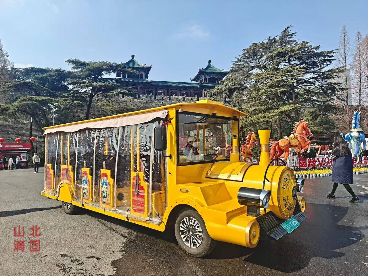 不知道你有没有过这种时候，坐在窗边发呆，看着外面的车水马龙，一会儿觉得世界挺热闹