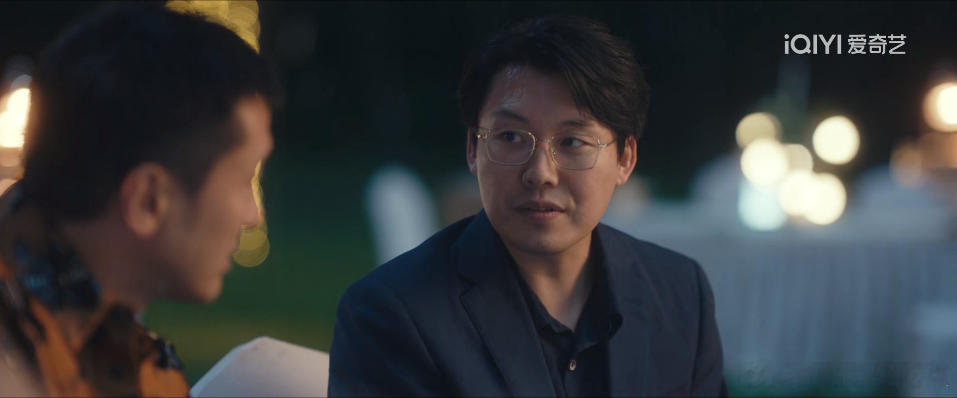 他拍这戏的时候脸太圆了，导致这剧现在播了我提不起来一点修图的兴趣。 