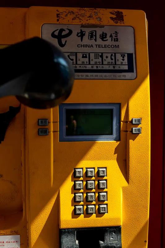 哈尔滨，一女子给父亲充300元话费，结果，她不小心将“0216”输成了“2016