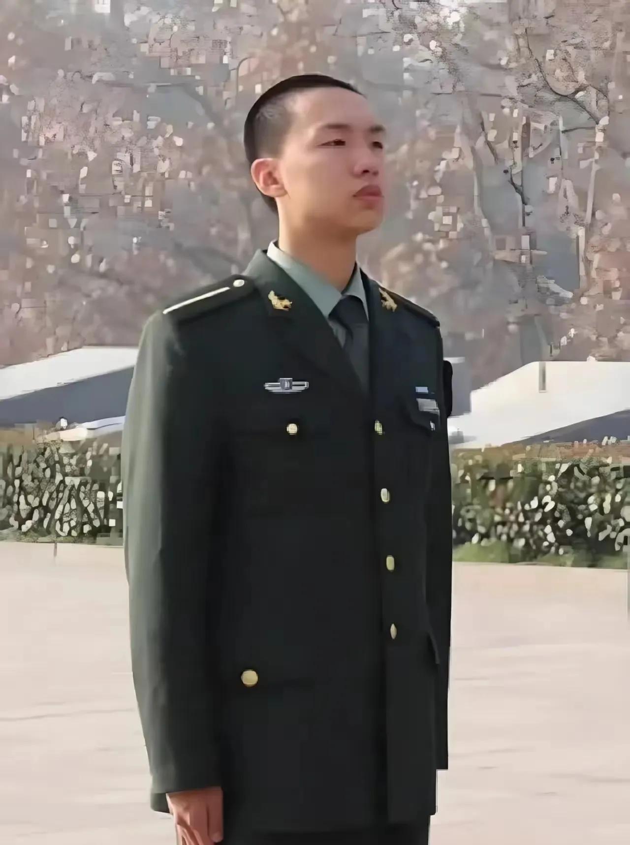 这要是没听国防科大的兄弟亲口说，谁敢信毛东东在学校里过的是这种日子？
 
我那兄