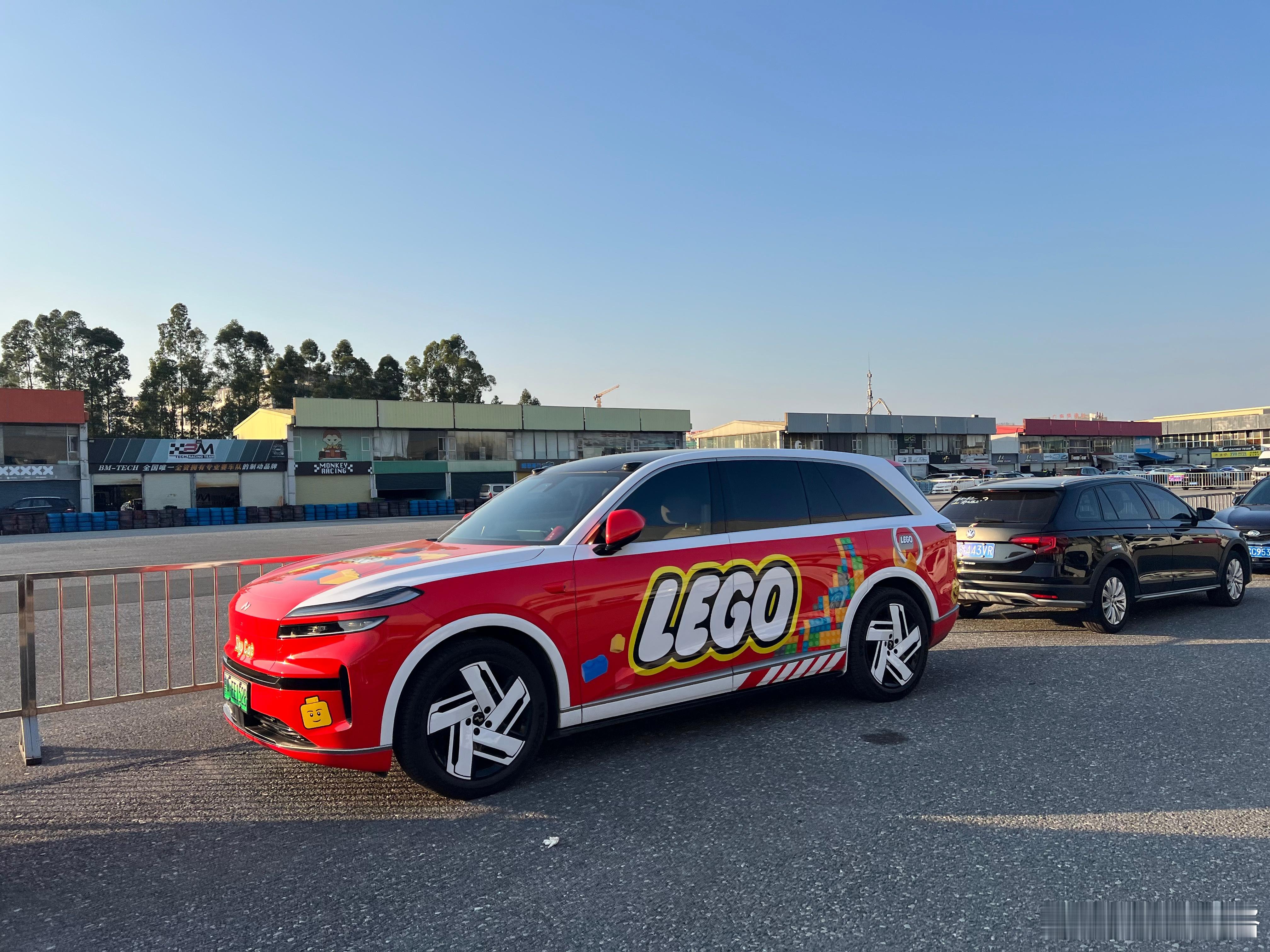 乐道&乐高 ，都是快乐之道这辆乐道L90改得很赞，配色、细节，包括利用车身、轮圈