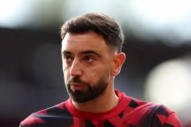 据The Athletic的消息，在加拉塔萨雷向B费开出丰厚待遇的情况下，曼联正